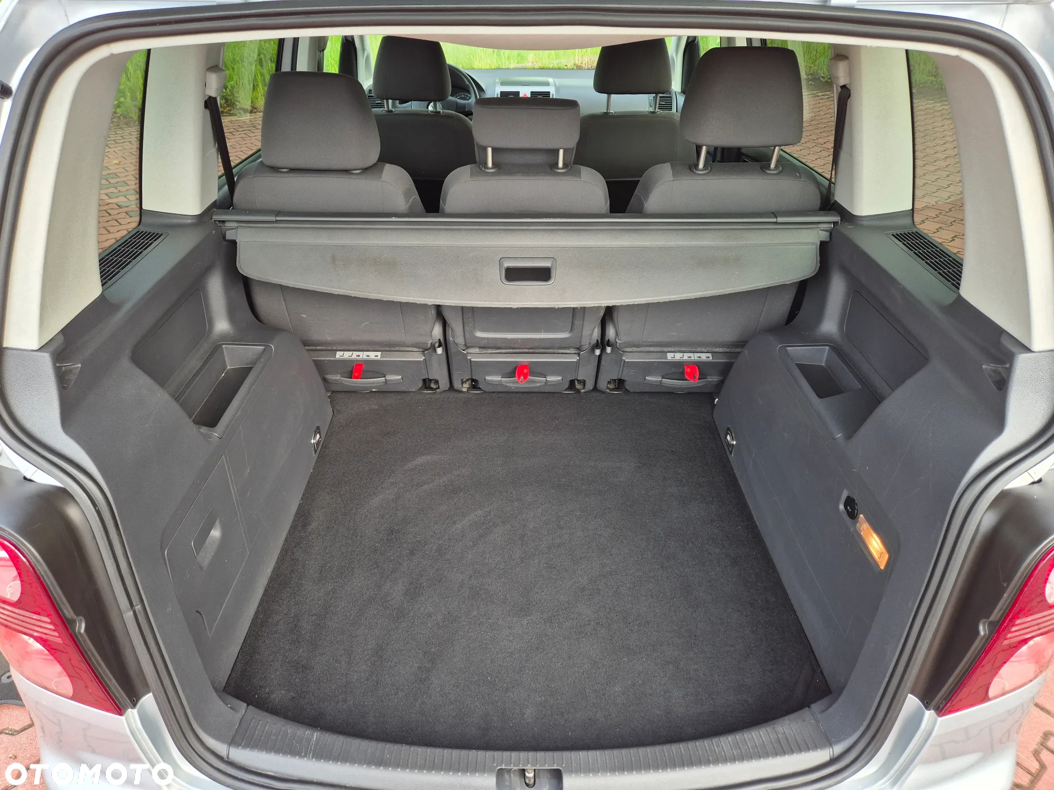 Volkswagen Touran 1.6 Conceptline - 31