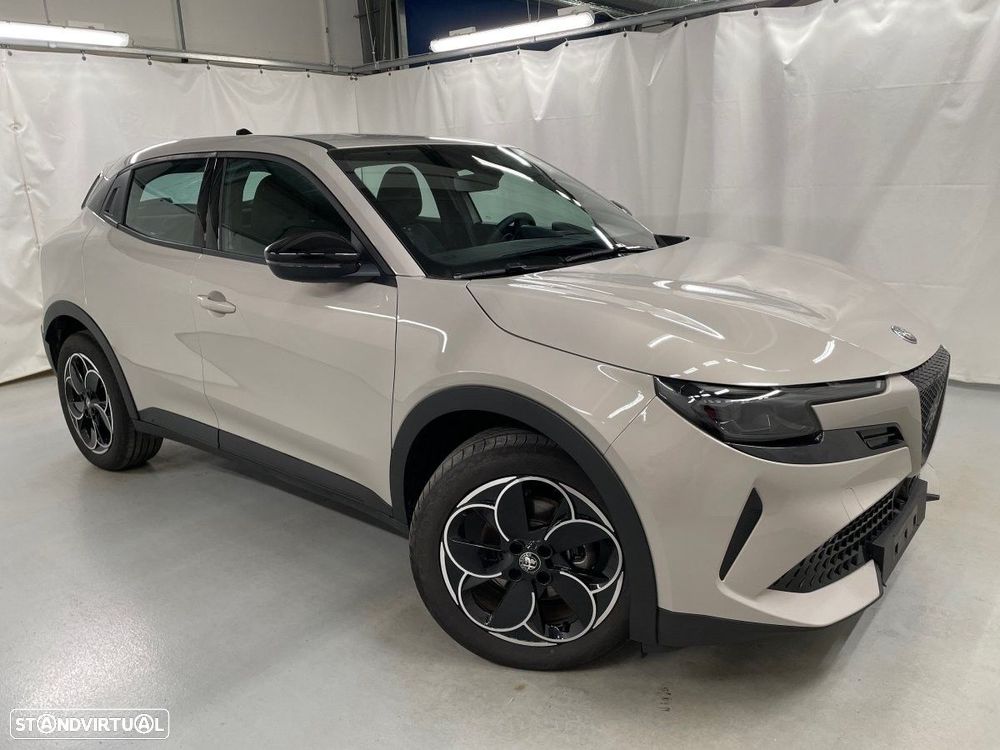 Alfa Romeo Junior 54 kWh Intensa - 1