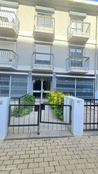 Apartamento t2 com  novo, 100m2, Centro Senhora da Hora - Grande imagem: 4/6