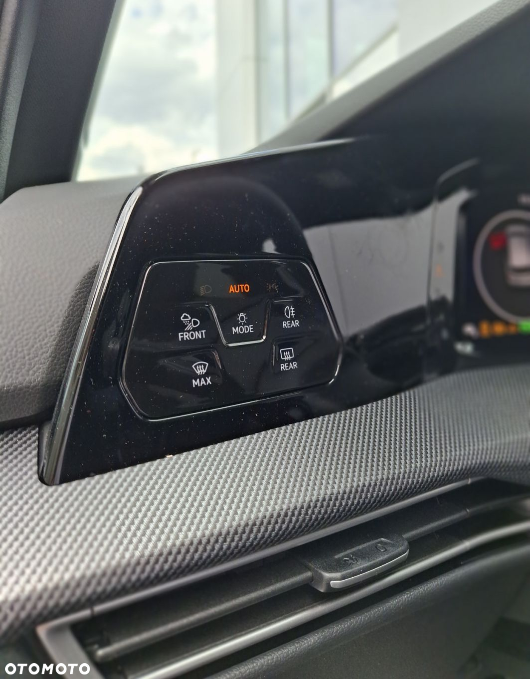 Volkswagen Golf - 24