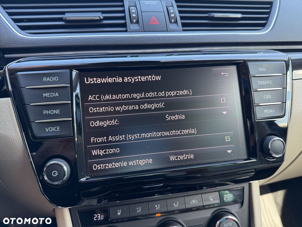 Skoda Superb 2.0 TDI 4x4 L&K DSG - 29