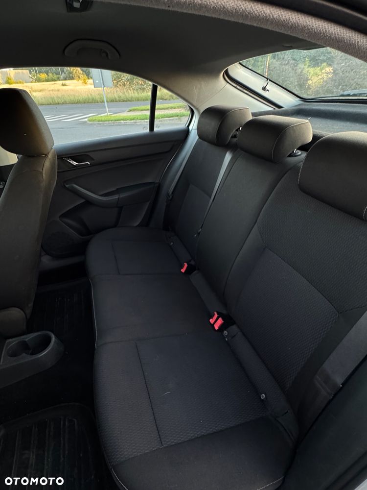 Skoda RAPID 1.6 TDI Drive - 10
