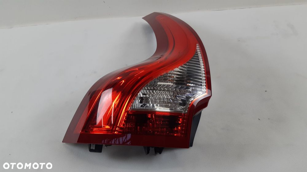 VOLVO XC60 I LIFT LAMPA LEWA TYŁ 31323034 - 5