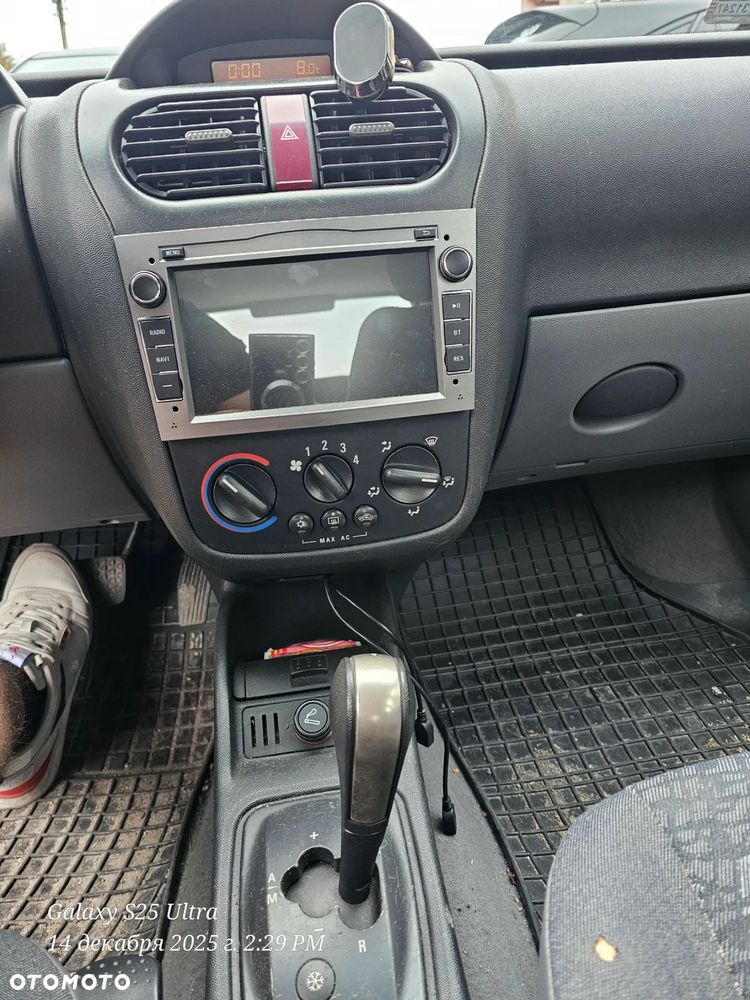 Opel Corsa 1.2 16V Comfort Easytronic - 15