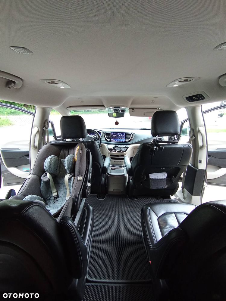 Chrysler Pacifica - 13