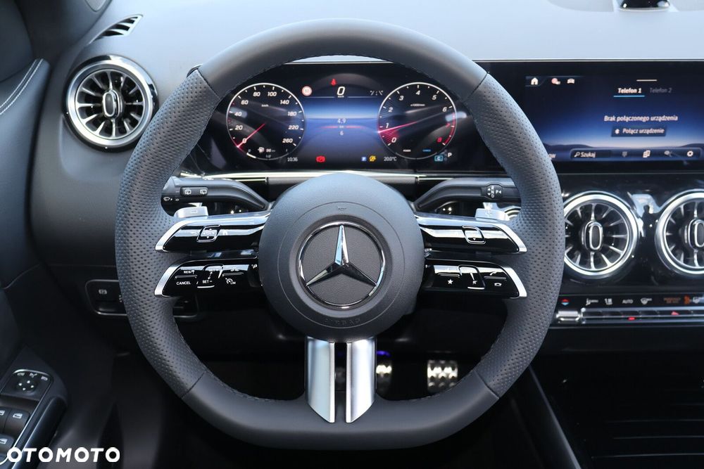 Mercedes-Benz GLA - 13