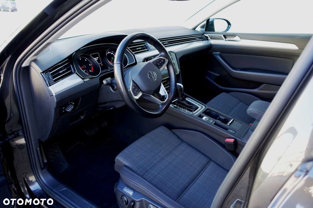 Volkswagen Passat - 10