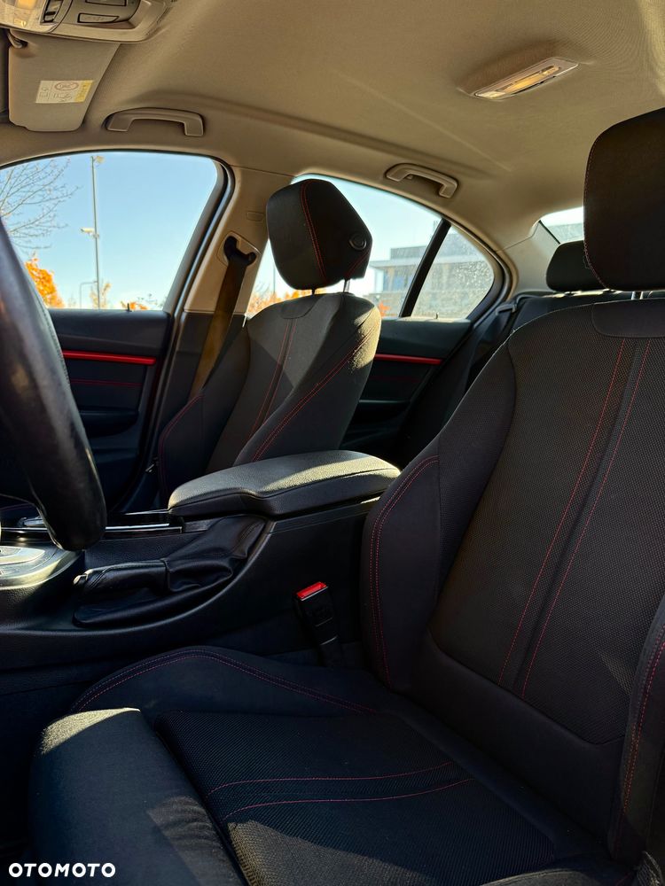 BMW Seria 3 320i - 12