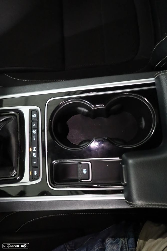 Jaguar XE 20d R-Sport - 13
