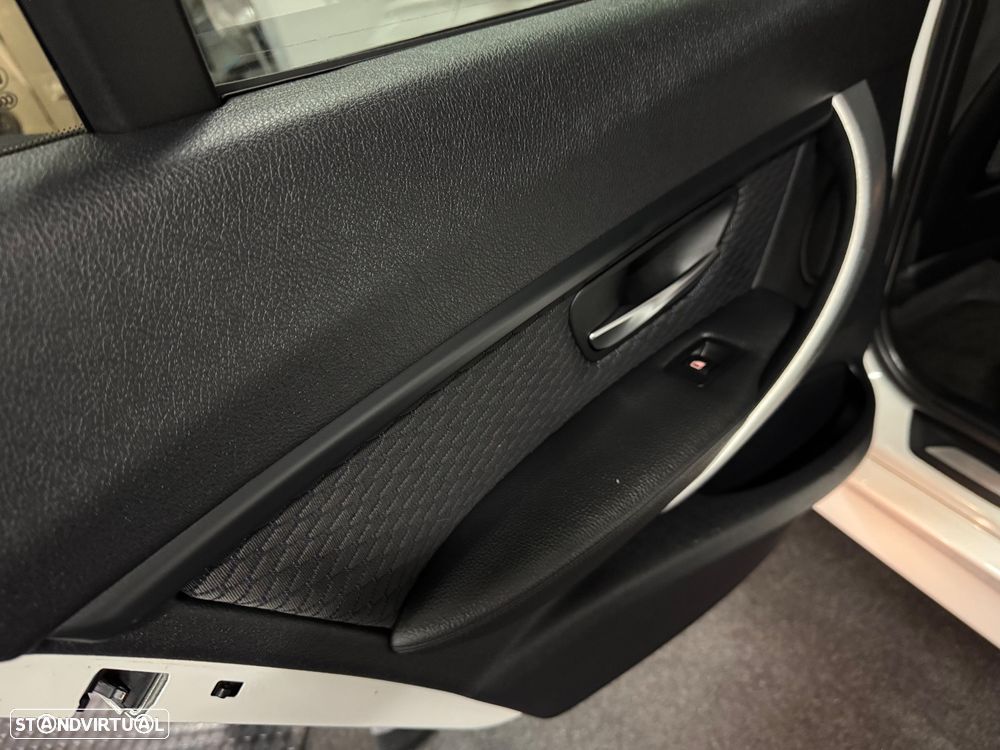 BMW 320 d Pack M - 10