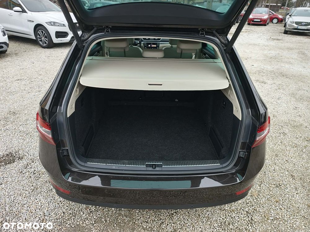 Skoda Superb 2.0 TDI DSG Premium Edition - 8