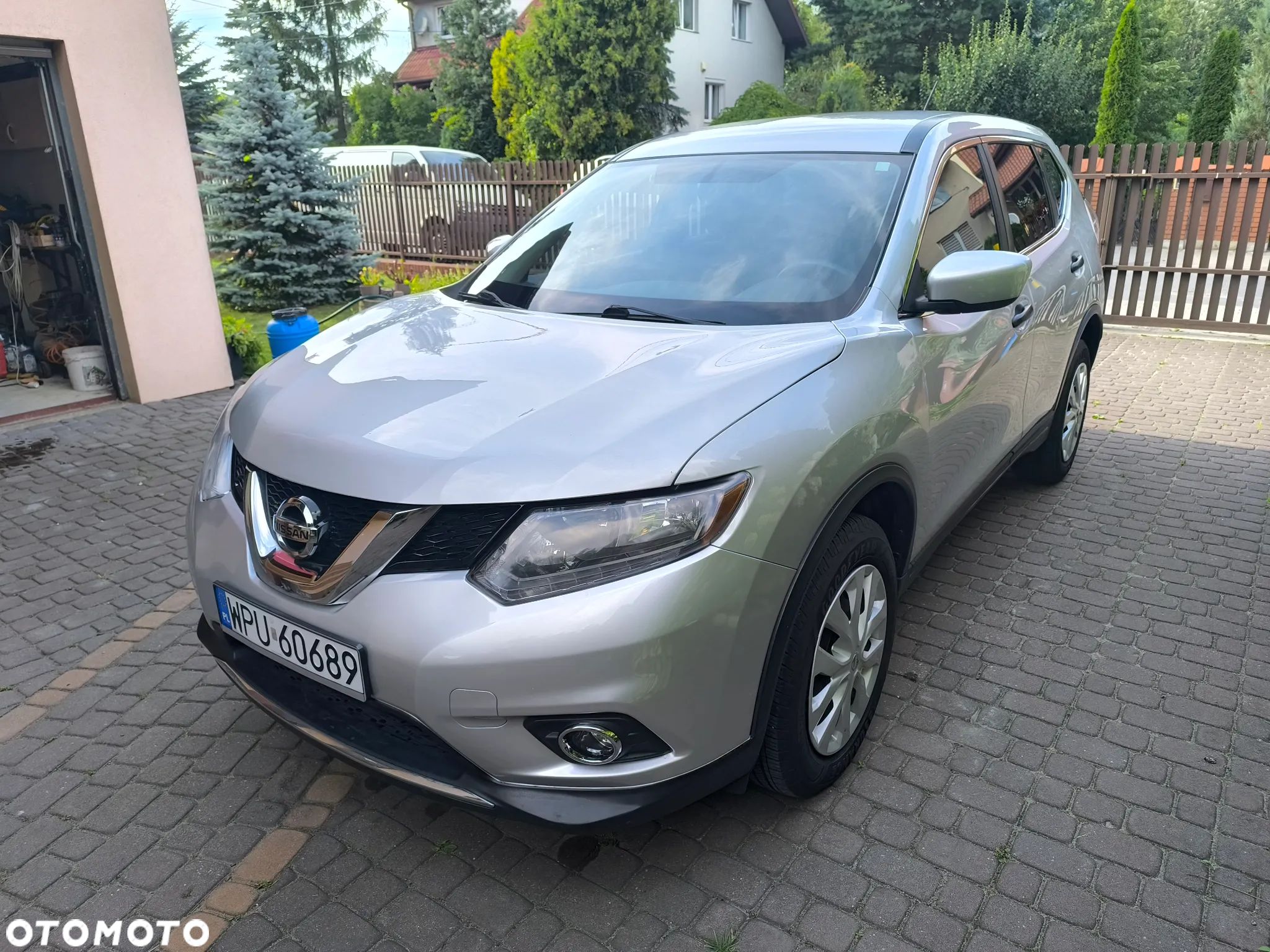 Nissan Rogue - 1