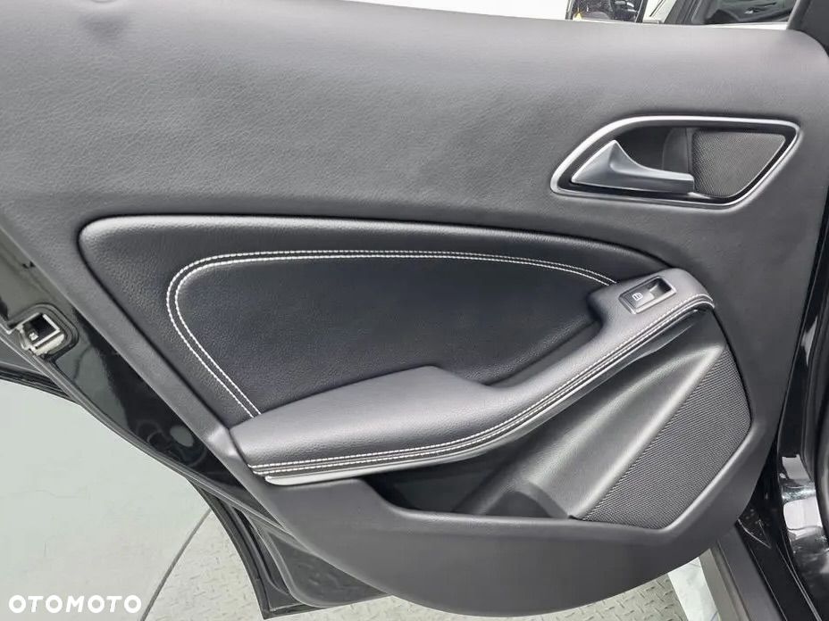 Mercedes-Benz GLA 250 4Matic 7G-DCT AMG Line - 20