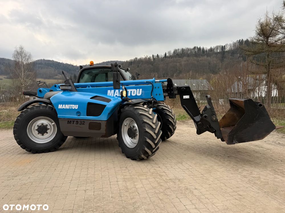 Manitou MT932 Ładowarka Teleskopowa dźwig wózek 9m. UDŹWIG 3,2 tony. Przebieg 2760 MTG jak Nowa z SALONU 2014rok z Norwegii z Gospodarstwa rolnego. Silnik PERKINS 100km. Serwisy w Dekra! Widły i łyżka. Ani deka luzu czy wycieku. OKAZJA! Jazda REWERS + 4 biegi. Skręt 3 tryby. - 1