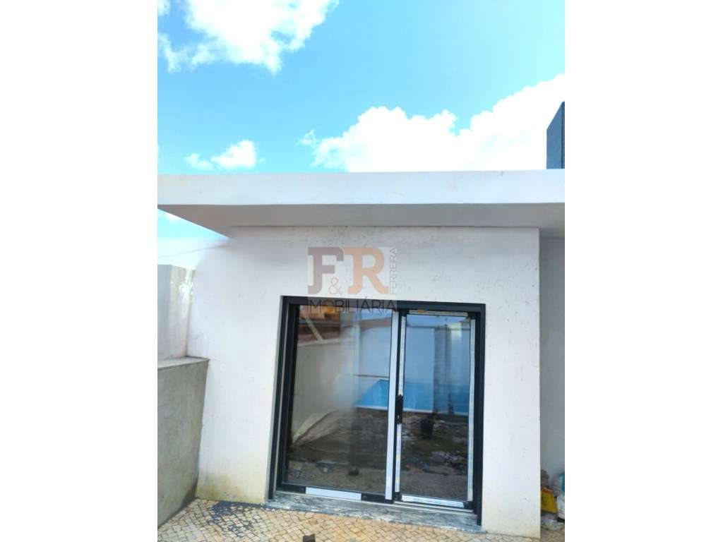 Moradia Isolada T3+1 com Garagem e Piscina Fernão Ferro - Grande imagem: 4/31