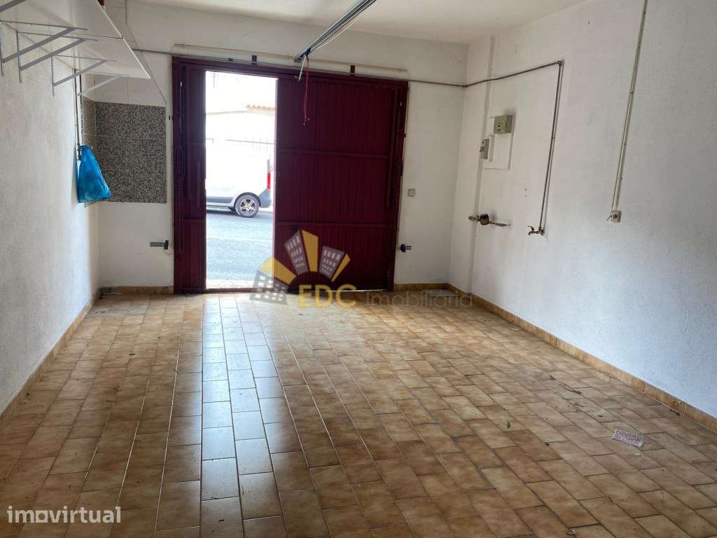 Garagem BOX com acesso direto à rua | Lopas- Agualva | Marque já a ... - Grande imagem: 4/5