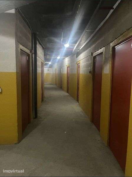 Arrumo fechado 12 m2 Mota Galiza - Grande imagem: 2/3