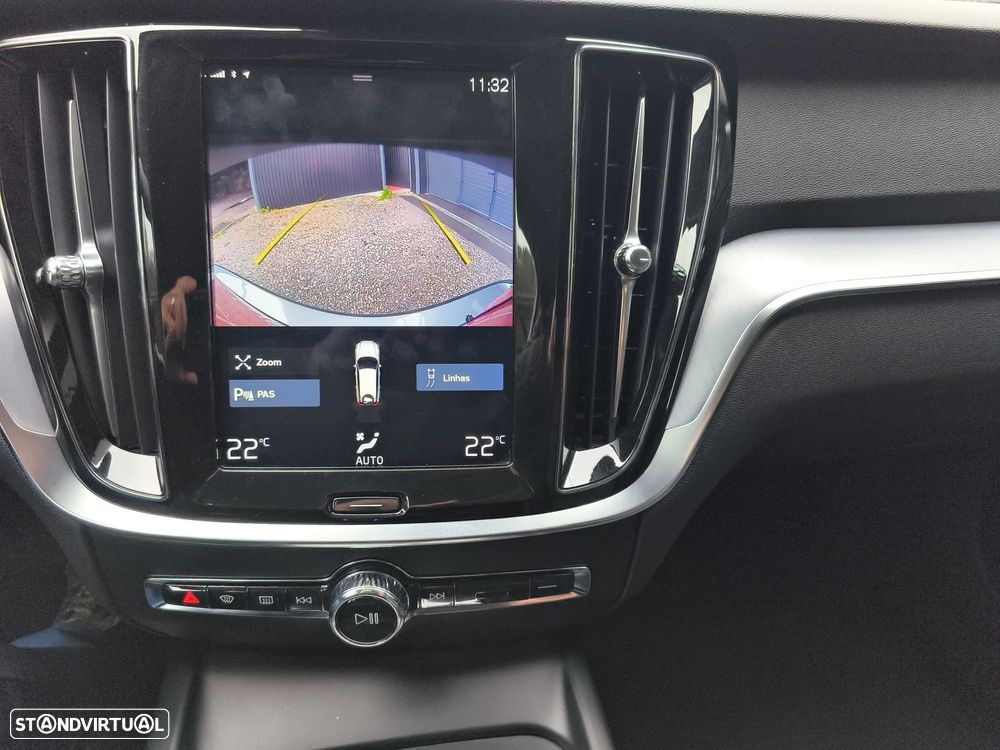 Volvo V60 2.0 D3 Momentum Geartronic - 12