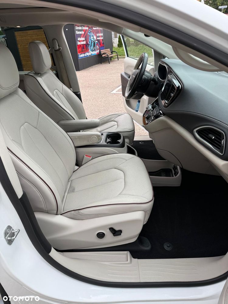 Chrysler Pacifica - 24