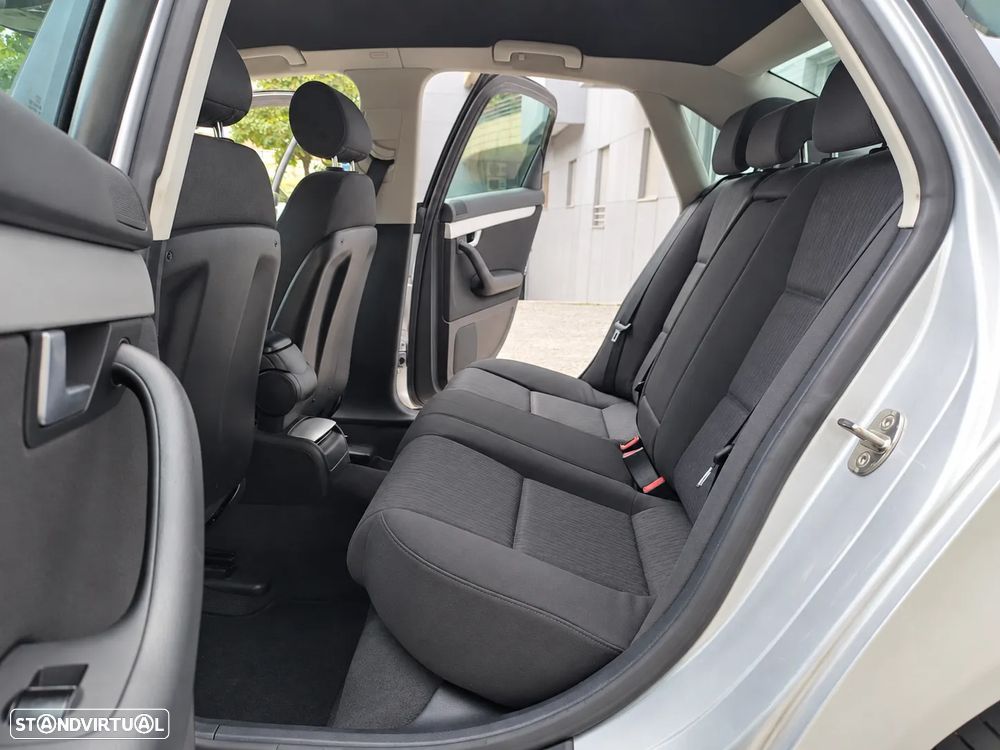 Audi A4 2.0 TDI S-line - 35