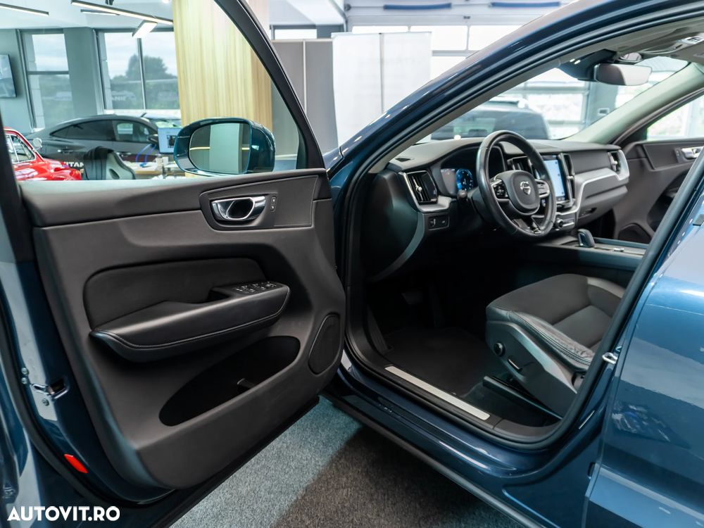 Volvo XC 60 B4 D AWD Geartronic Momentum Pro - 26