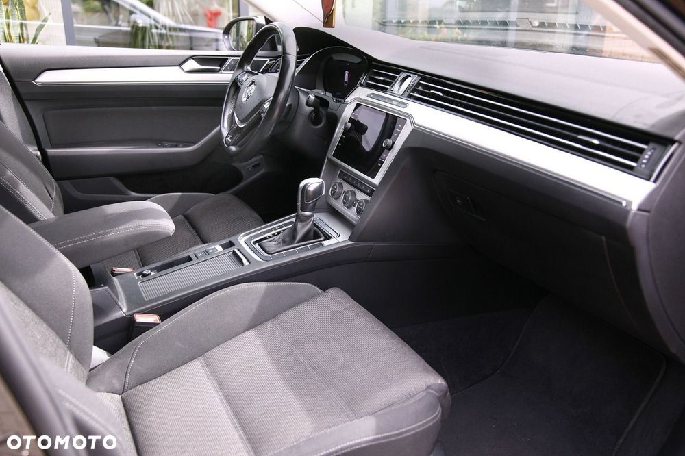 Volkswagen Passat - 11