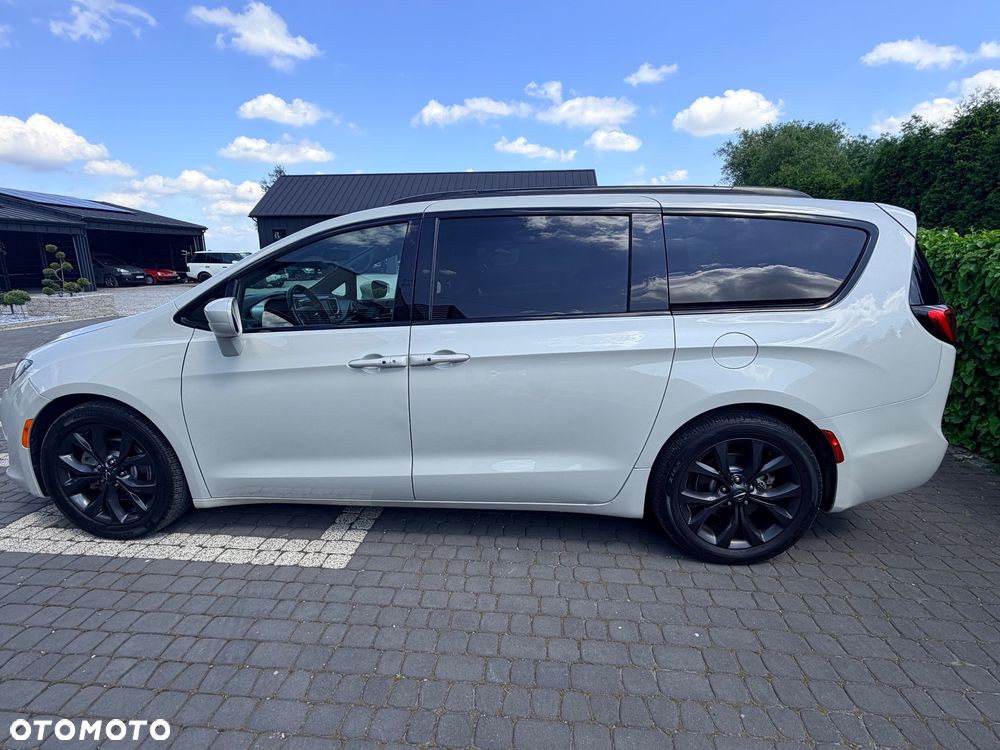 Chrysler Pacifica - 11