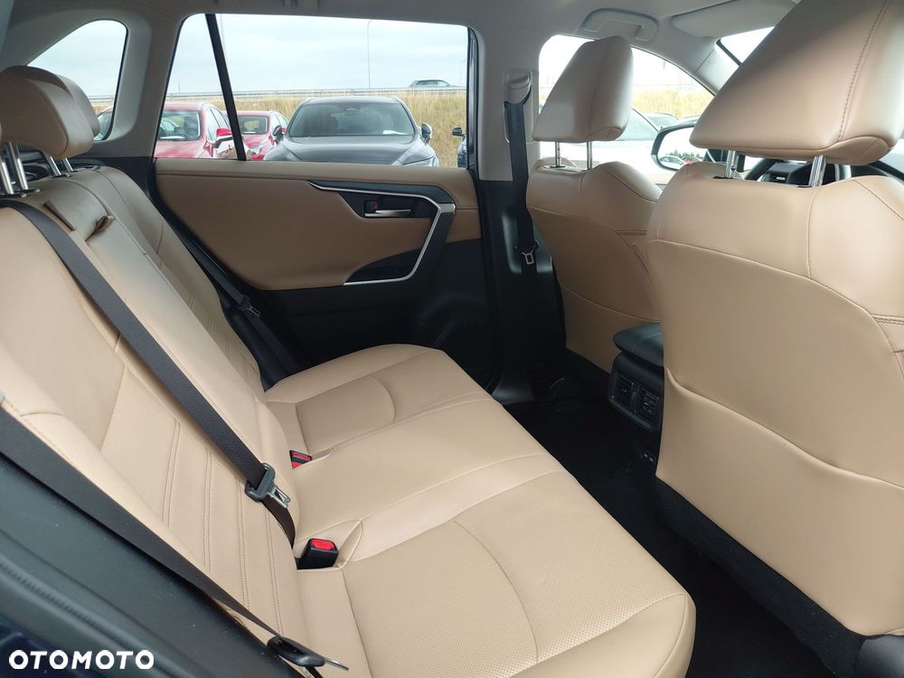 Toyota RAV4 - 8