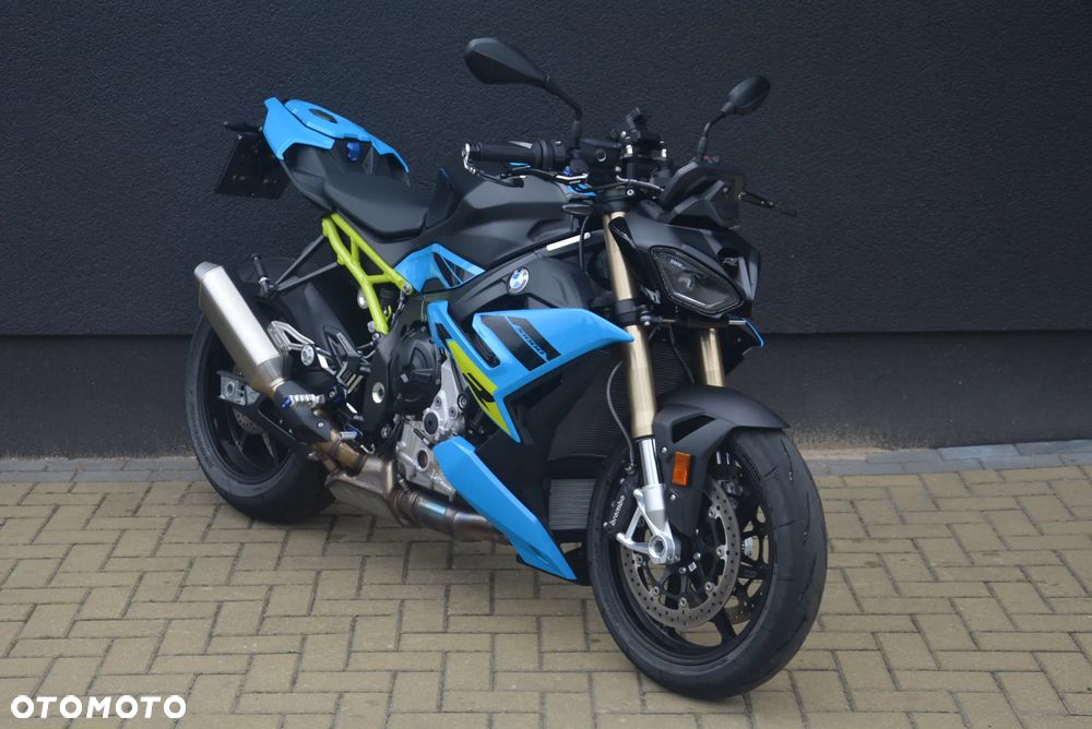BMW S - 4