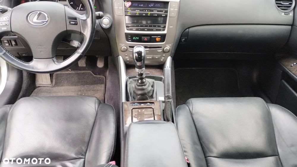 Lexus IS 220 D Prestige - 27