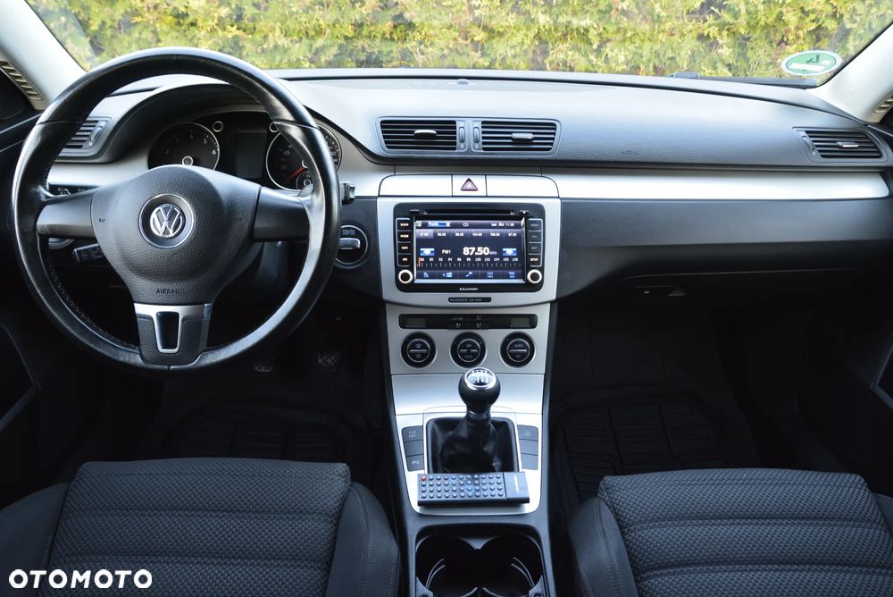 Volkswagen Passat - 4