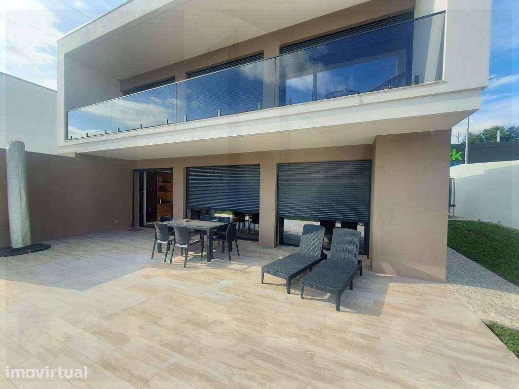 Moradia T4 - Grande imagem: 2/20