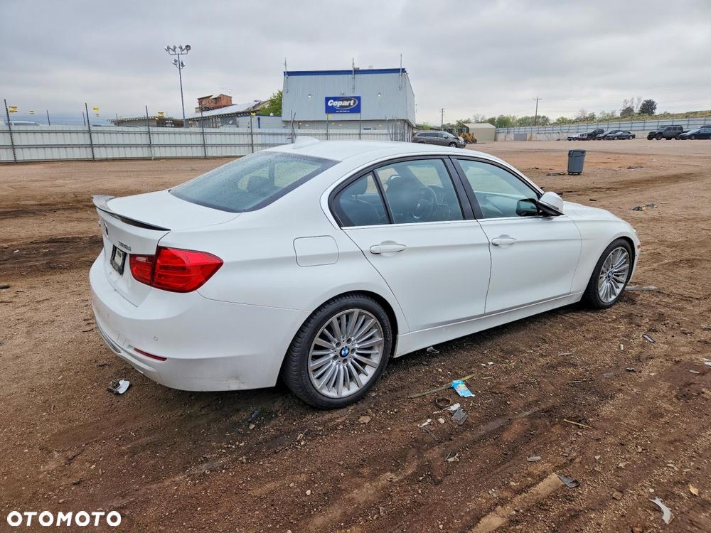 BMW Seria 3 328i xDrive Sport Line - 4