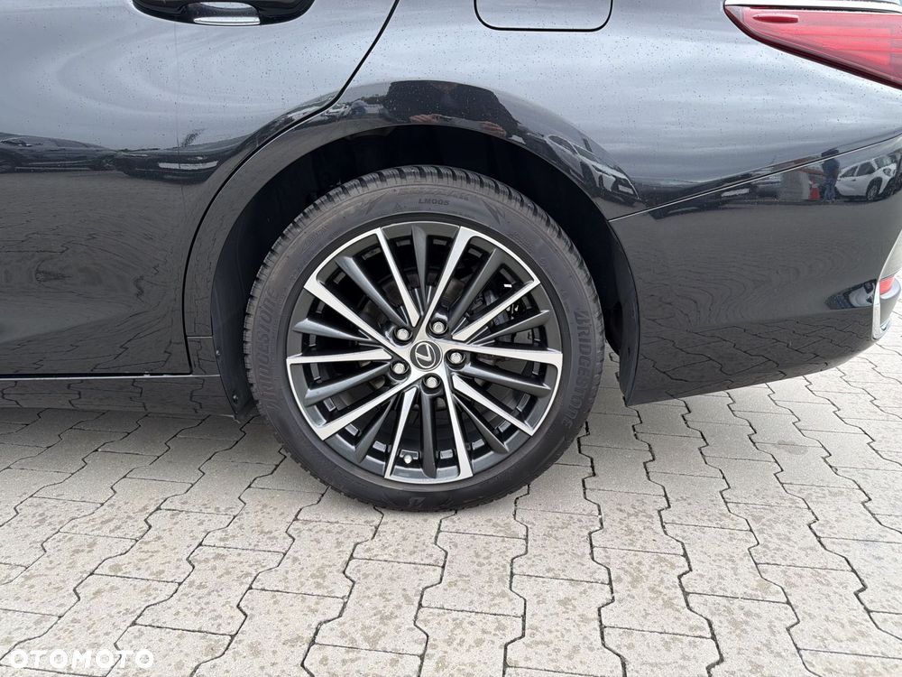 Lexus ES 300h Business Edition - 19