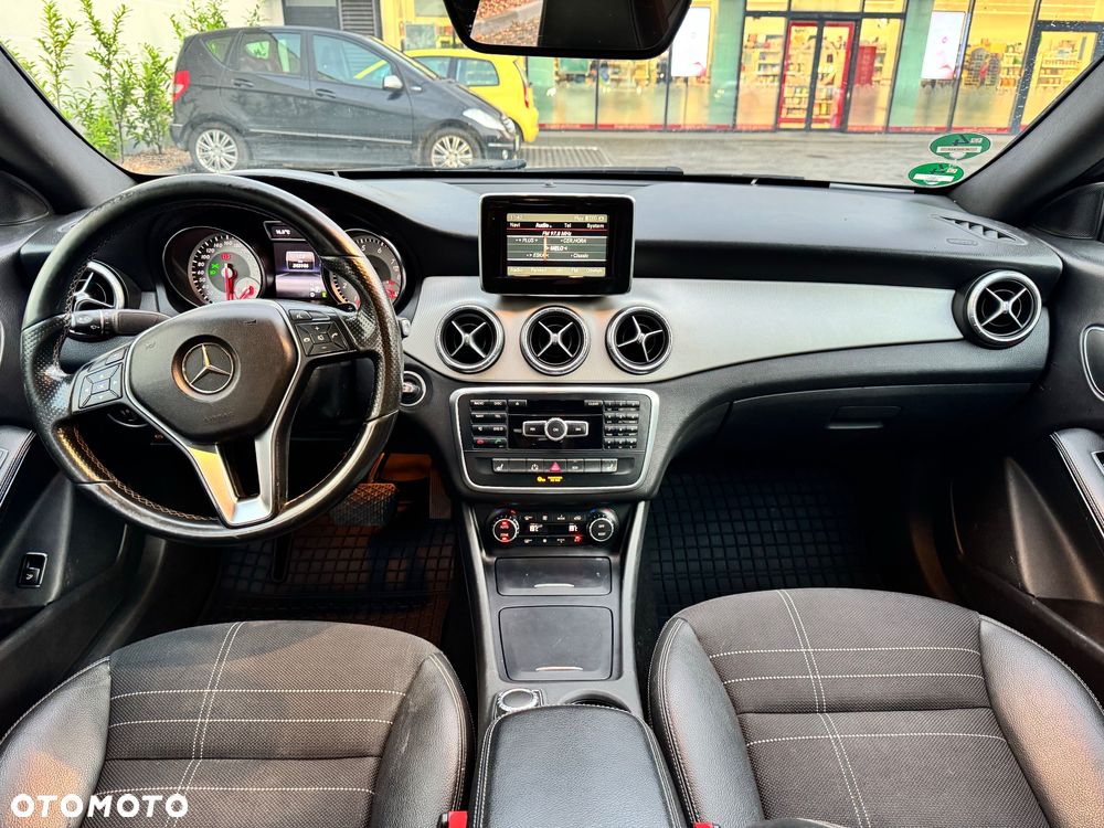 Mercedes-Benz CLA 180 7G-DCT - 9