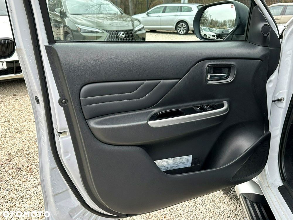 Mitsubishi L200 2.2 d DC Instyle Plus - 14