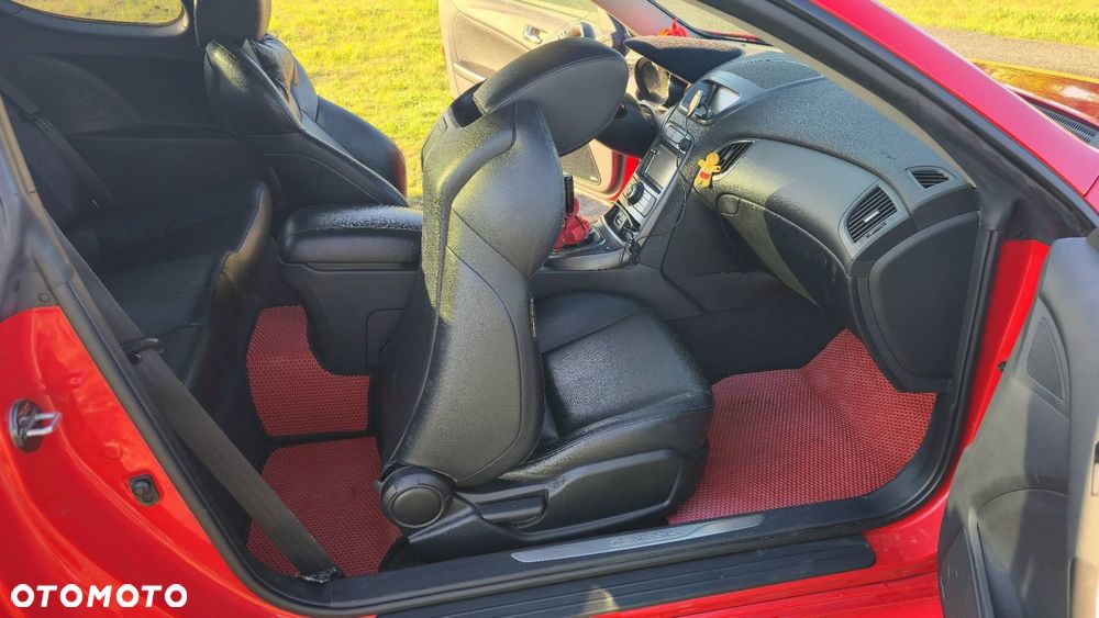 Hyundai Genesis Coupe 2.0 TCI Premium - 12