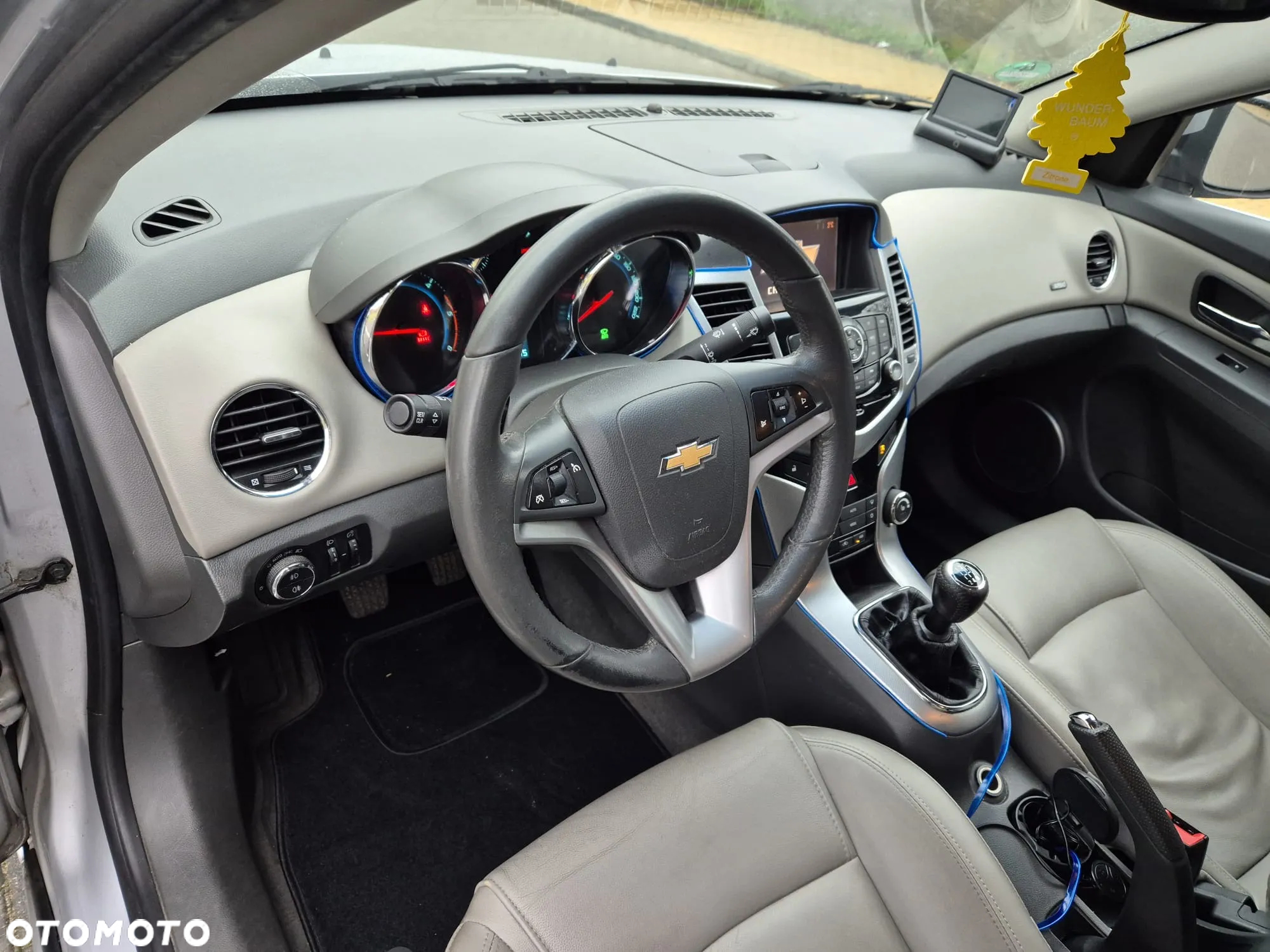 Chevrolet Cruze - 12