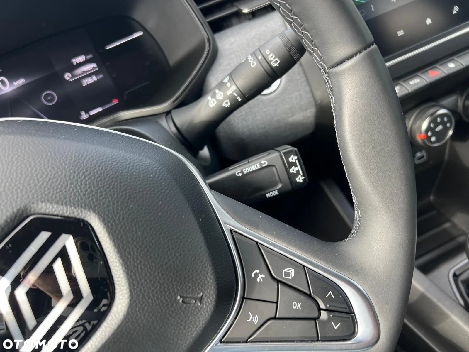 Renault Clio 1.0 TCe Evolution - 26