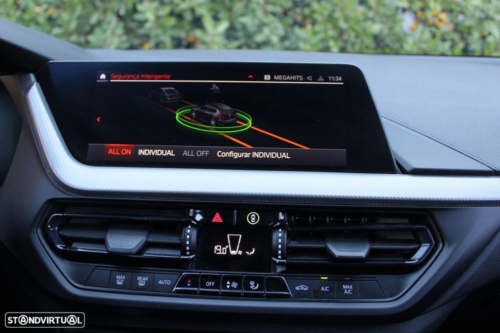 BMW 116 d Pack Desportivo M Auto - 32