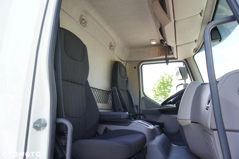 DAF LF 12.210 kontener 18 palet z windą / 50 tys.km /2024_245461 - 29