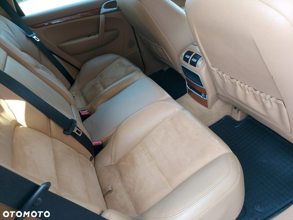 Porsche Cayenne - 16