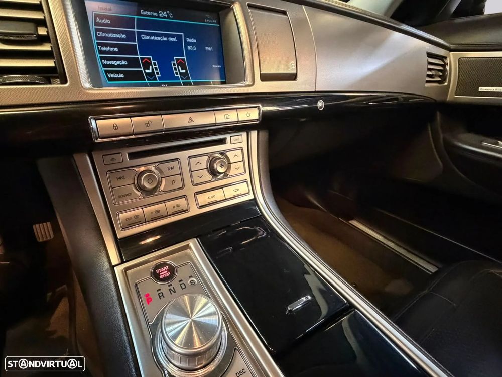 Jaguar XF - 19