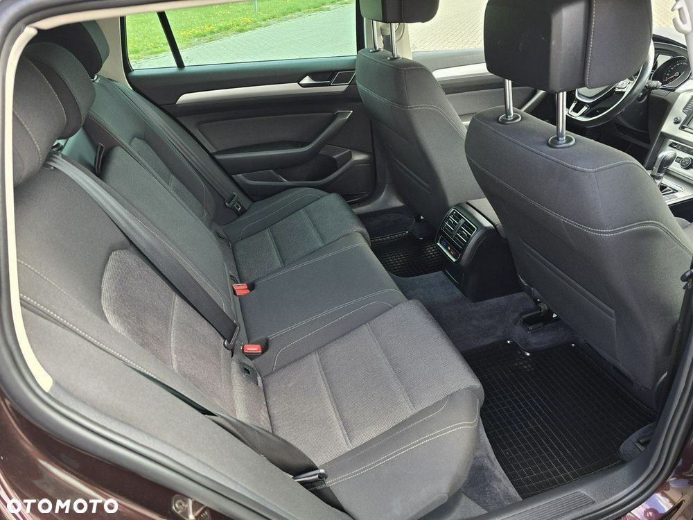 Volkswagen Passat - 22