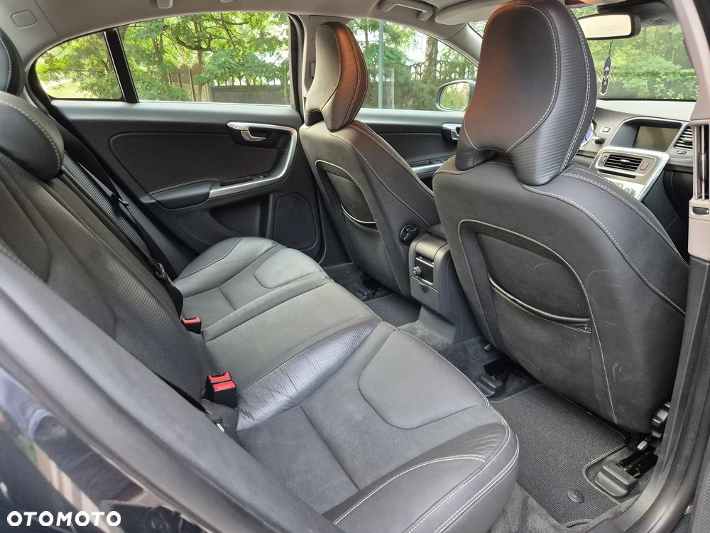 Volvo S60 D2 R-Design - 15