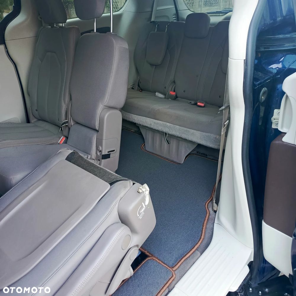 Chrysler Pacifica - 9