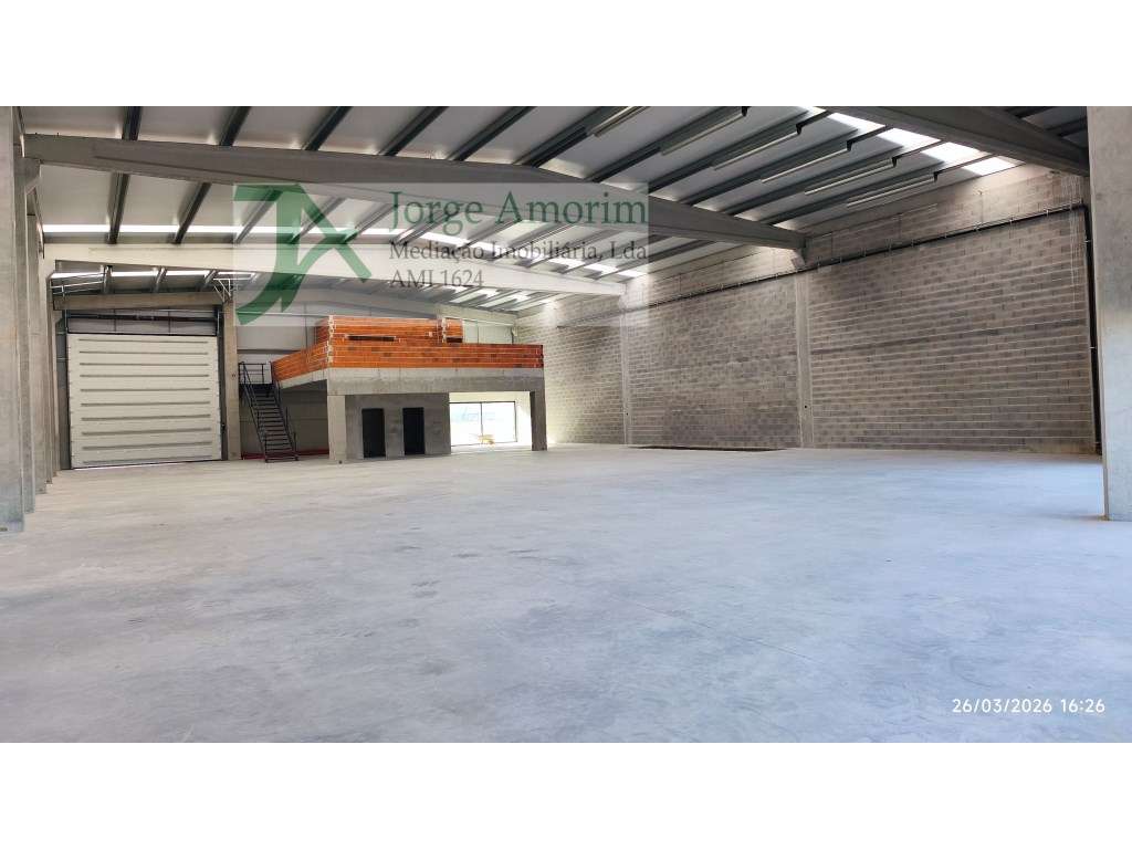 Armazéns com 620 m2 e 805 m2. Mezanino de escritório com 60 m2. Pro... - Grande imagem: 3/3