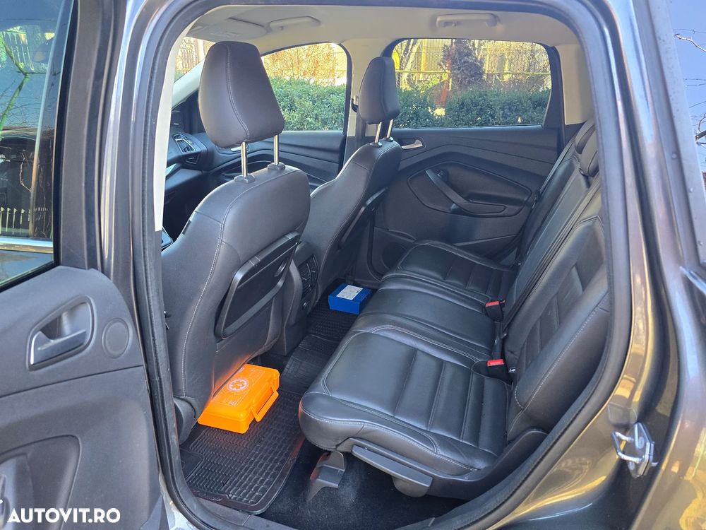 Ford Kuga 2.0 TDCi 4WD Powershift Titanium - 4