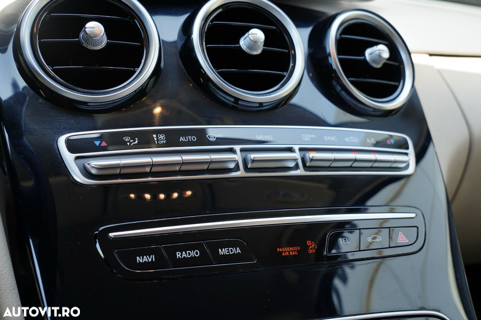 Mercedes-Benz C 220 d 4Matic 9G-TRONIC AMG Line - 23