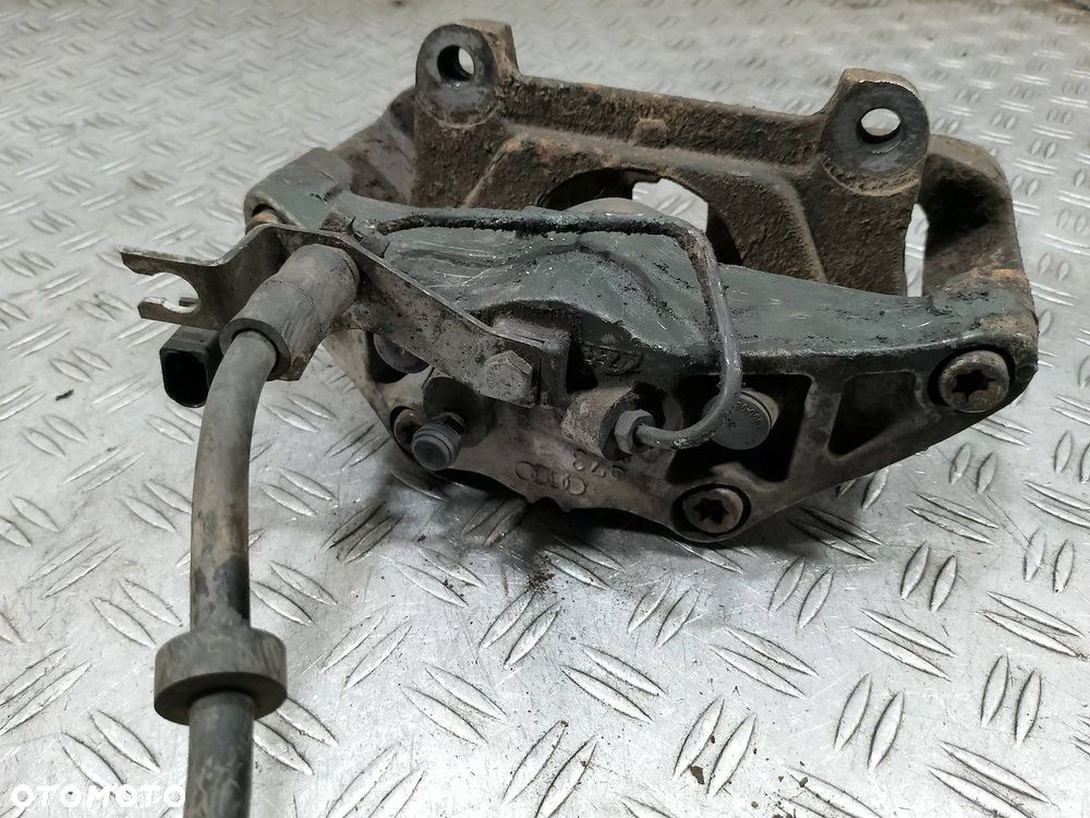 ZACISK HAMULCOWY LEWY PRZÓD AUDI A6 C6 3.2 V6 FSI - 2